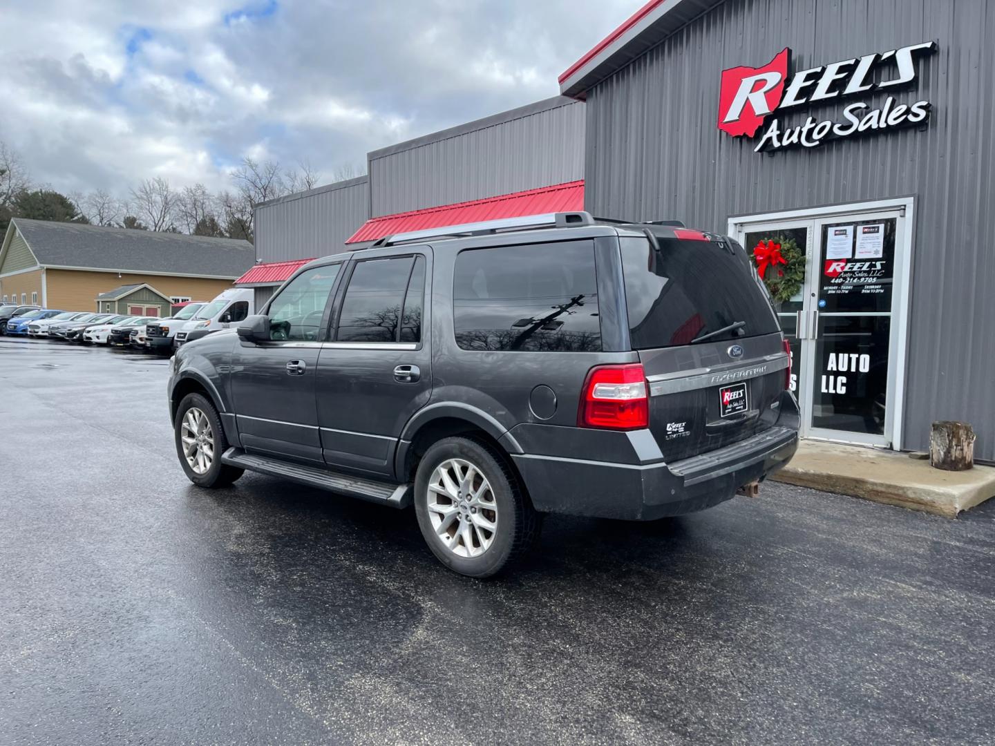 2015 Gray /Black Ford Expedition Limited 4WD (1FMJU2AT6FE) with an 3.5L V6 DOHC 24V TWIN TURBO engine, 6-Speed Automatic transmission, located at 547 E. Main St., Orwell, OH, 44076, (440) 437-5893, 41.535435, -80.847855 - Photo#10